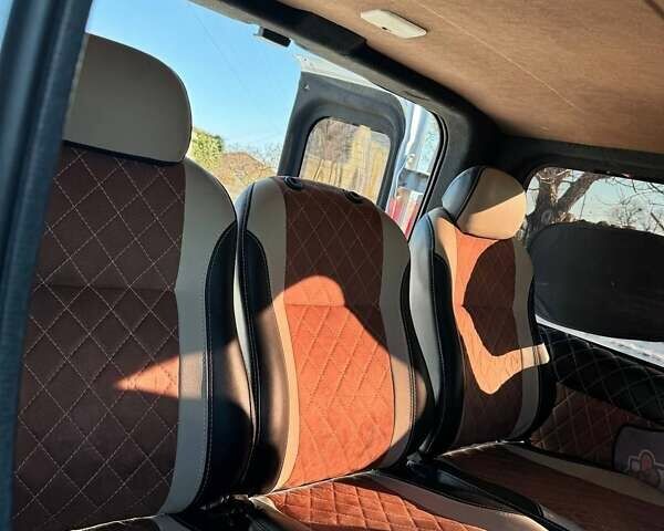 Белый Опель Виваро, объемом двигателя 2 л и пробегом 339 тыс. км за 10000 $, фото 21 на Automoto.ua