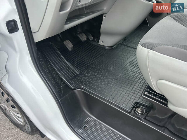 Белый Опель Виваро, объемом двигателя 2 л и пробегом 198 тыс. км за 15399 $, фото 39 на Automoto.ua