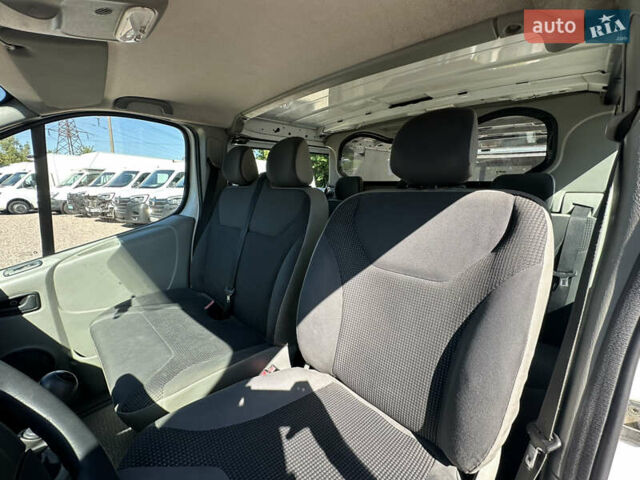 Опель Віваро 2014 у Рівному на Automoto.ua Білий Опель Віваро, об'ємом двигуна 2 л та пробігом 210 тис. км за 13950 $, фото 17 на Automoto.ua