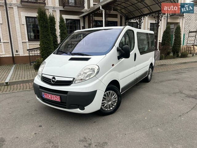 Белый Опель Виваро, объемом двигателя 2 л и пробегом 198 тыс. км за 15399 $, фото 1 на Automoto.ua