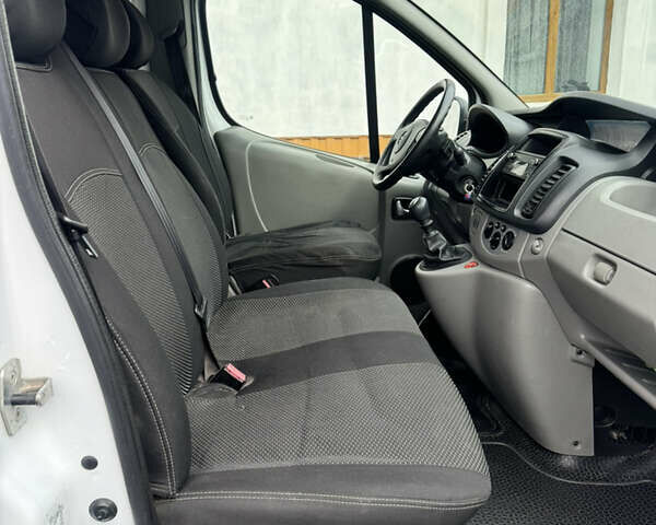 Белый Опель Виваро, объемом двигателя 2 л и пробегом 202 тыс. км за 10500 $, фото 9 на Automoto.ua