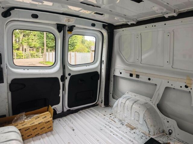 Белый Опель Виваро, объемом двигателя 1.6 л и пробегом 223 тыс. км за 8250 $, фото 4 на Automoto.ua
