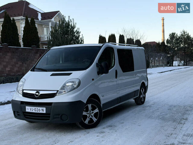 Білий Опель Віваро, об'ємом двигуна 2 л та пробігом 187 тис. км за 15377 $, фото 4 на Automoto.ua