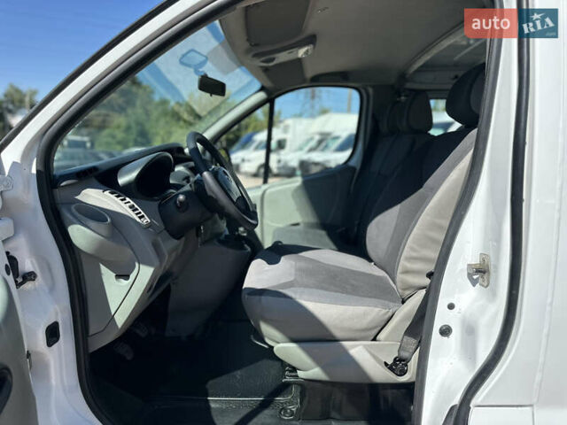 Опель Віваро 2014 у Рівному на Automoto.ua Білий Опель Віваро, об'ємом двигуна 2 л та пробігом 210 тис. км за 13950 $, фото 13 на Automoto.ua