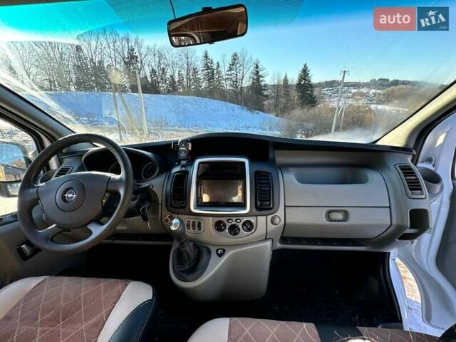 Белый Опель Виваро, объемом двигателя 2 л и пробегом 339 тыс. км за 10000 $, фото 9 на Automoto.ua