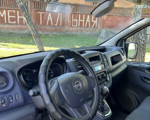 Белый Опель Виваро, объемом двигателя 1.6 л и пробегом 261 тыс. км за 10500 $, фото 1 на Automoto.ua