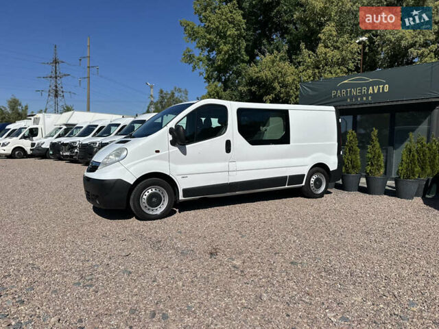 Белый Опель Виваро, объемом двигателя 2 л и пробегом 210 тыс. км за 14599 $, фото 4 на Automoto.ua