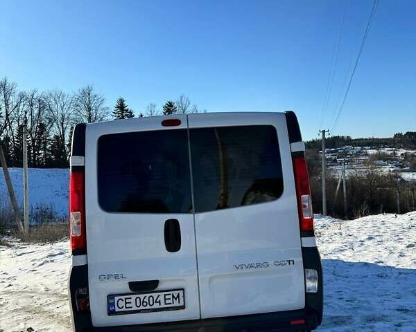Белый Опель Виваро, объемом двигателя 2 л и пробегом 339 тыс. км за 10000 $, фото 6 на Automoto.ua