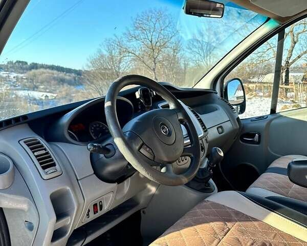 Белый Опель Виваро, объемом двигателя 2 л и пробегом 339 тыс. км за 10000 $, фото 16 на Automoto.ua