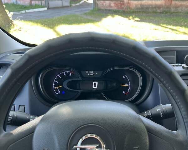 Белый Опель Виваро, объемом двигателя 1.6 л и пробегом 261 тыс. км за 10500 $, фото 7 на Automoto.ua