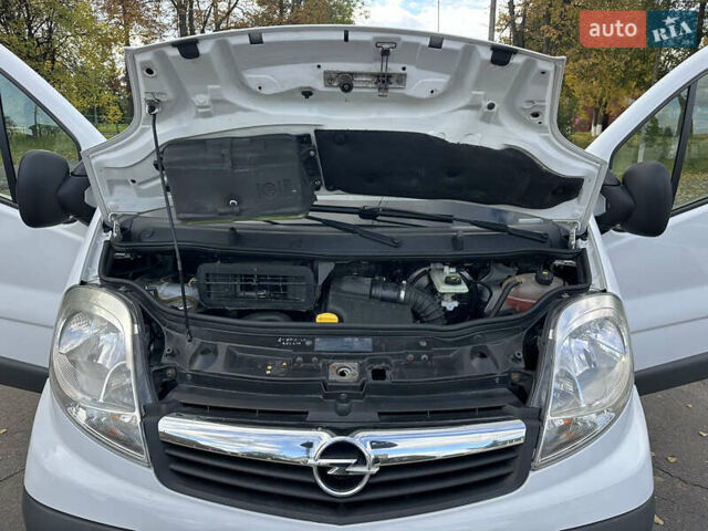Білий Опель Віваро, об'ємом двигуна 2 л та пробігом 261 тис. км за 14700 $, фото 58 на Automoto.ua