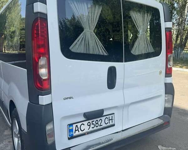 Белый Опель Виваро, объемом двигателя 2 л и пробегом 229 тыс. км за 14800 $, фото 5 на Automoto.ua