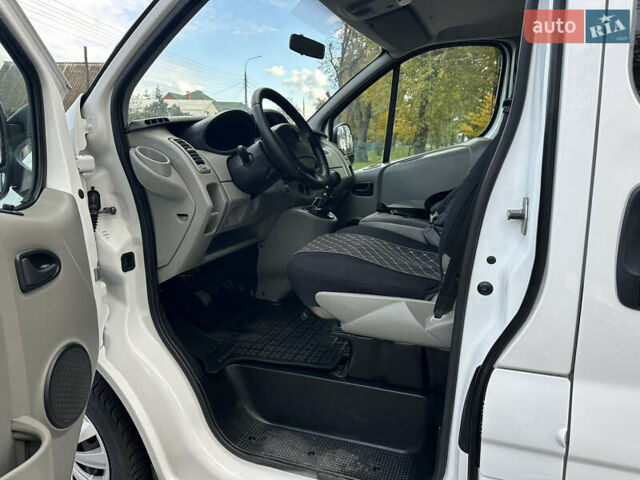 Білий Опель Віваро, об'ємом двигуна 2 л та пробігом 261 тис. км за 14700 $, фото 29 на Automoto.ua