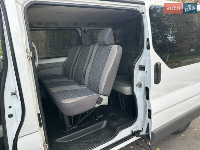 Білий Опель Віваро, об'ємом двигуна 2 л та пробігом 261 тис. км за 14700 $, фото 35 на Automoto.ua
