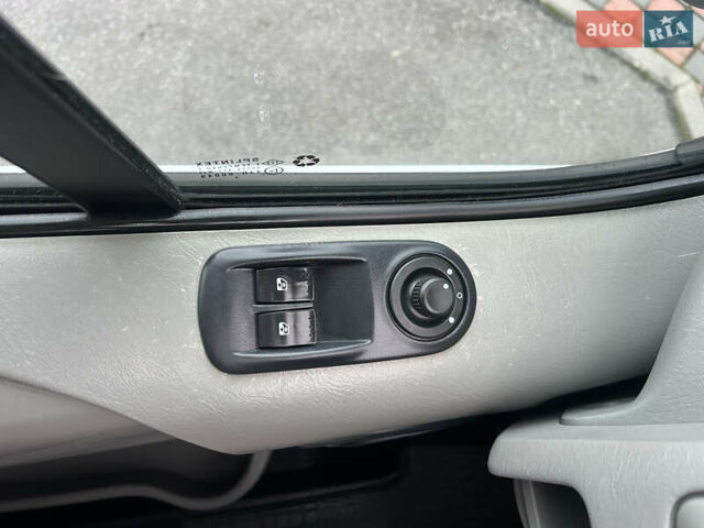 Белый Опель Виваро, объемом двигателя 2 л и пробегом 198 тыс. км за 15399 $, фото 42 на Automoto.ua