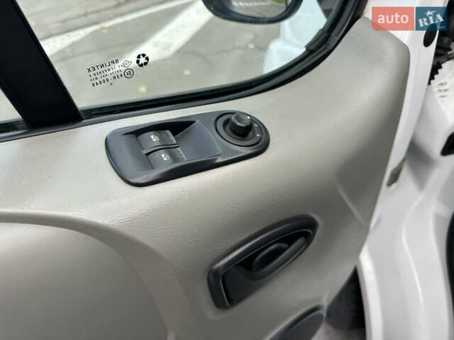 Білий Опель Віваро, об'ємом двигуна 2 л та пробігом 261 тис. км за 14700 $, фото 28 на Automoto.ua
