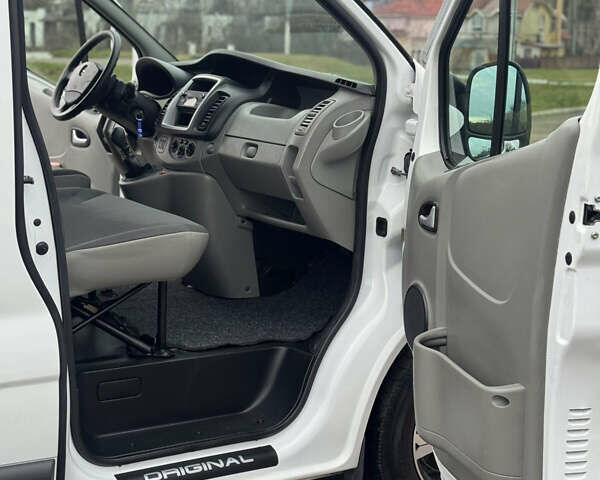 Белый Опель Виваро, объемом двигателя 2 л и пробегом 187 тыс. км за 15333 $, фото 19 на Automoto.ua