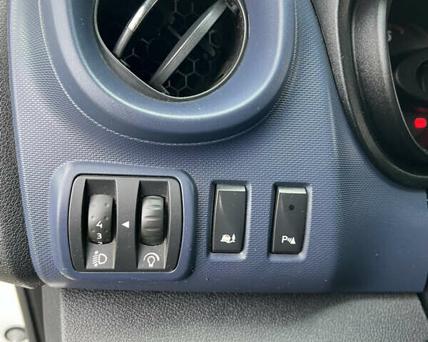 Опель Віваро 2014 у Львові на Automoto.ua Білий Опель Віваро, об'ємом двигуна 1.6 л та пробігом 280 тис. км за 344 $, фото 20 на Automoto.ua