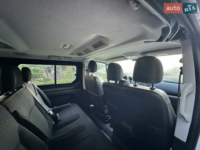 Белый Опель Виваро, объемом двигателя 1.6 л и пробегом 215 тыс. км за 17450 $, фото 17 на Automoto.ua