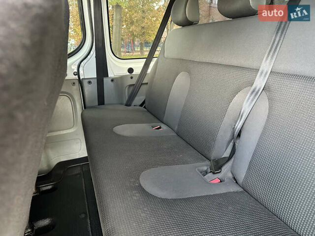 Білий Опель Віваро, об'ємом двигуна 2 л та пробігом 261 тис. км за 14700 $, фото 37 на Automoto.ua