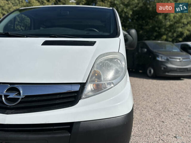 Опель Віваро 2014 у Рівному на Automoto.ua Білий Опель Віваро, об'ємом двигуна 2 л та пробігом 210 тис. км за 13950 $, фото 3 на Automoto.ua