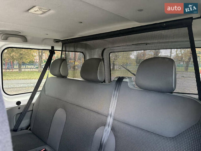 Білий Опель Віваро, об'ємом двигуна 2 л та пробігом 261 тис. км за 14700 $, фото 38 на Automoto.ua