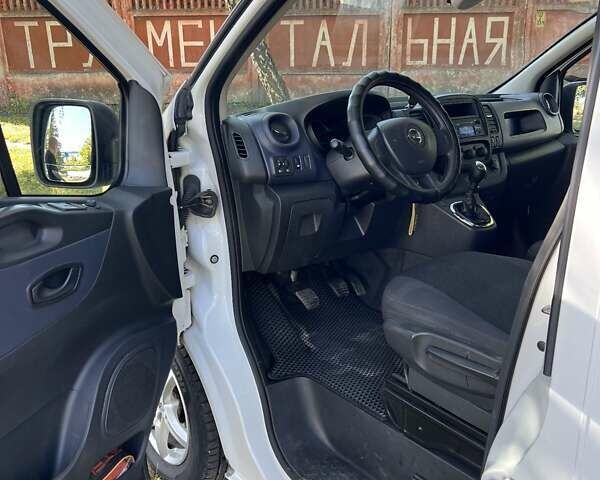 Белый Опель Виваро, объемом двигателя 1.6 л и пробегом 261 тыс. км за 10500 $, фото 5 на Automoto.ua