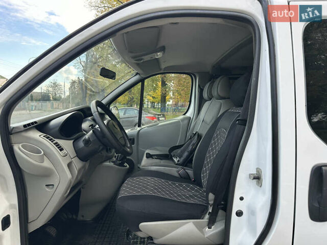 Білий Опель Віваро, об'ємом двигуна 2 л та пробігом 261 тис. км за 14700 $, фото 33 на Automoto.ua
