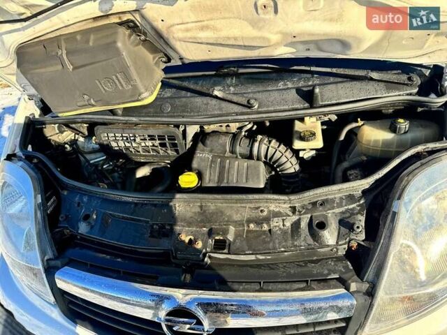 Белый Опель Виваро, объемом двигателя 2 л и пробегом 339 тыс. км за 10000 $, фото 18 на Automoto.ua