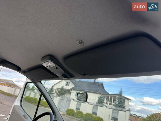 Білий Опель Віваро, об'ємом двигуна 2 л та пробігом 261 тис. км за 14700 $, фото 57 на Automoto.ua