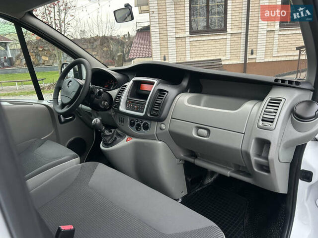 Белый Опель Виваро, объемом двигателя 2 л и пробегом 198 тыс. км за 15399 $, фото 47 на Automoto.ua