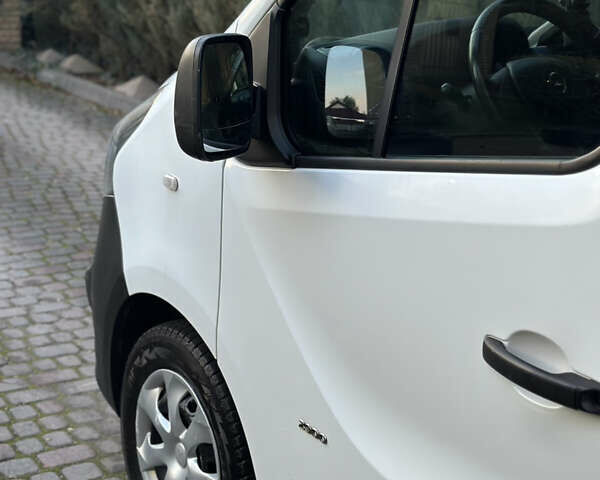 Белый Опель Виваро, объемом двигателя 1.6 л и пробегом 215 тыс. км за 17450 $, фото 7 на Automoto.ua