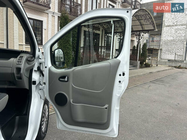 Белый Опель Виваро, объемом двигателя 2 л и пробегом 198 тыс. км за 15399 $, фото 50 на Automoto.ua