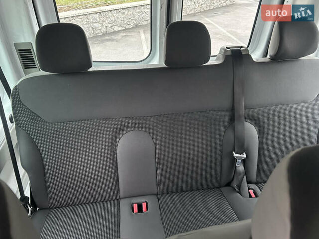 Белый Опель Виваро, объемом двигателя 2 л и пробегом 198 тыс. км за 15399 $, фото 58 на Automoto.ua