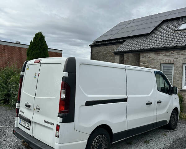 Белый Опель Виваро, объемом двигателя 1.6 л и пробегом 410 тыс. км за 8995 $, фото 1 на Automoto.ua