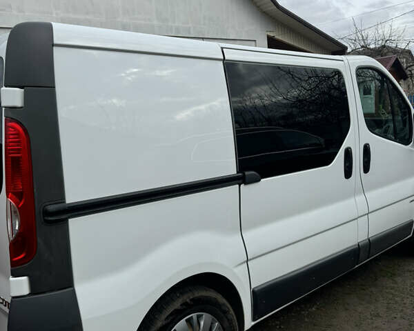 Белый Опель Виваро, объемом двигателя 2 л и пробегом 202 тыс. км за 10500 $, фото 6 на Automoto.ua