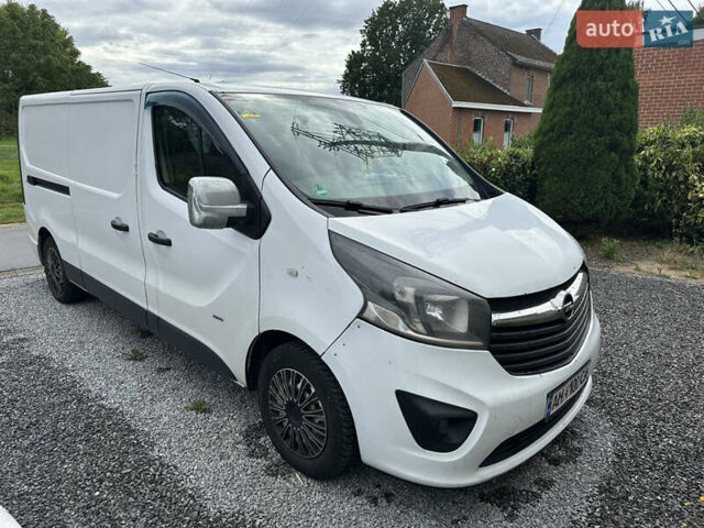 Белый Опель Виваро, объемом двигателя 1.6 л и пробегом 410 тыс. км за 8995 $, фото 3 на Automoto.ua