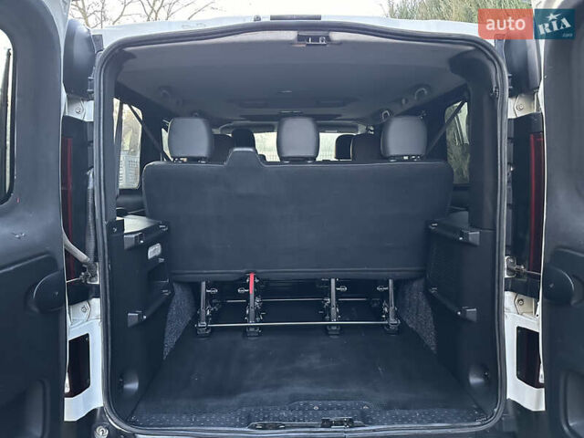 Белый Опель Виваро, объемом двигателя 1.6 л и пробегом 215 тыс. км за 17450 $, фото 10 на Automoto.ua