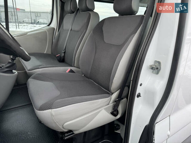 Білий Опель Віваро, об'ємом двигуна 2 л та пробігом 300 тис. км за 14350 $, фото 18 на Automoto.ua