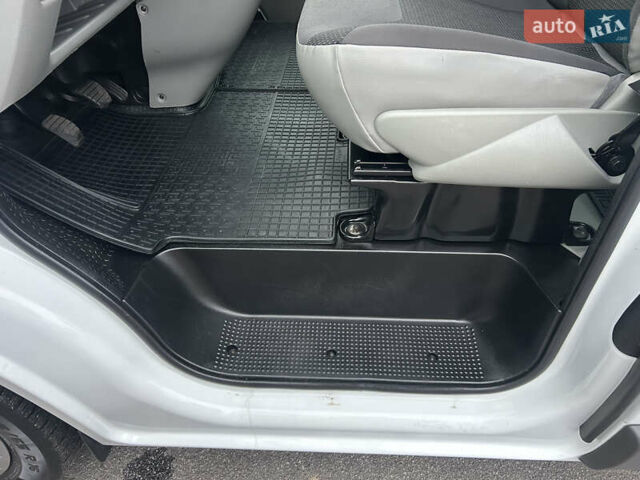 Белый Опель Виваро, объемом двигателя 2 л и пробегом 198 тыс. км за 15399 $, фото 40 на Automoto.ua