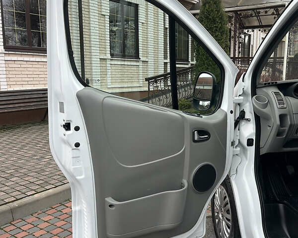 Белый Опель Виваро, объемом двигателя 2 л и пробегом 198 тыс. км за 15399 $, фото 37 на Automoto.ua