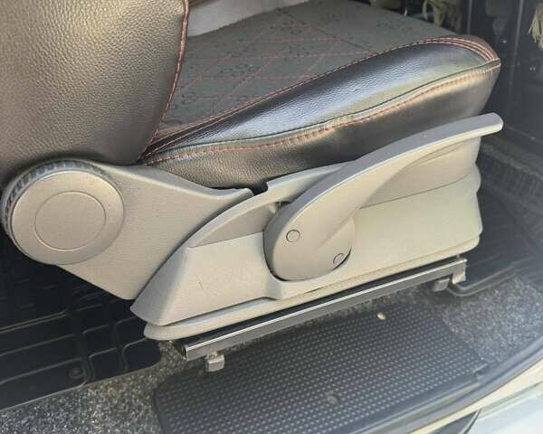 Белый Опель Виваро, объемом двигателя 2 л и пробегом 229 тыс. км за 14800 $, фото 15 на Automoto.ua