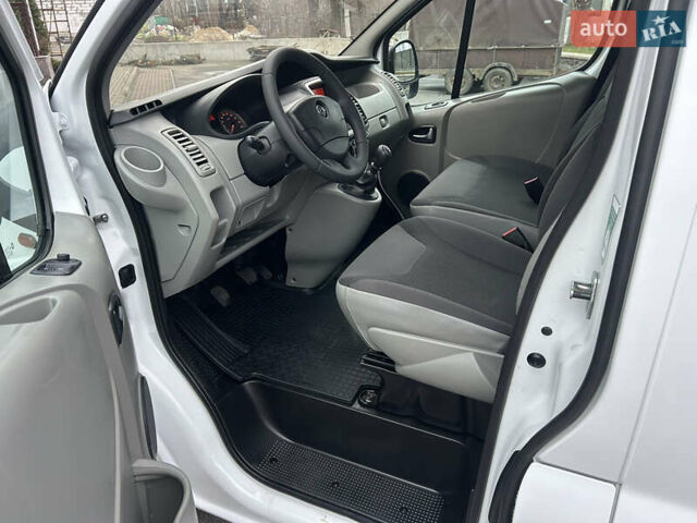 Белый Опель Виваро, объемом двигателя 2 л и пробегом 198 тыс. км за 15399 $, фото 36 на Automoto.ua