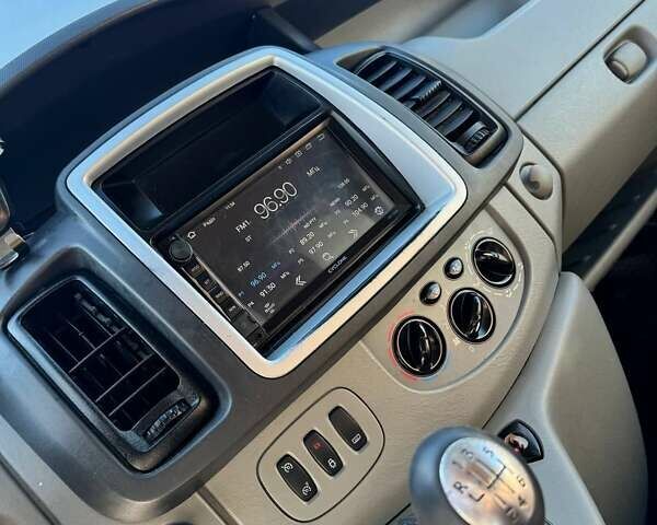 Белый Опель Виваро, объемом двигателя 2 л и пробегом 339 тыс. км за 10000 $, фото 17 на Automoto.ua