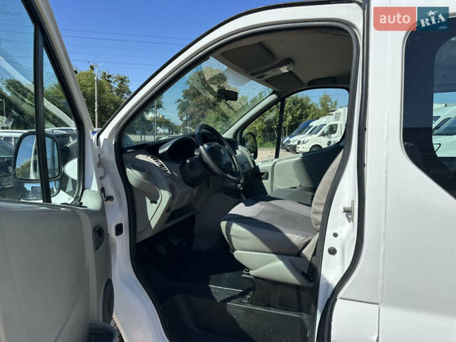 Опель Віваро 2014 у Рівному на Automoto.ua Білий Опель Віваро, об'ємом двигуна 2 л та пробігом 210 тис. км за 13950 $, фото 12 на Automoto.ua