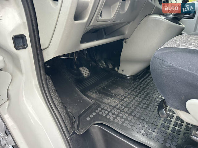 Білий Опель Віваро, об'ємом двигуна 2 л та пробігом 261 тис. км за 14700 $, фото 31 на Automoto.ua