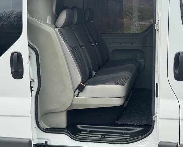 Белый Опель Виваро, объемом двигателя 2 л и пробегом 187 тыс. км за 15333 $, фото 17 на Automoto.ua