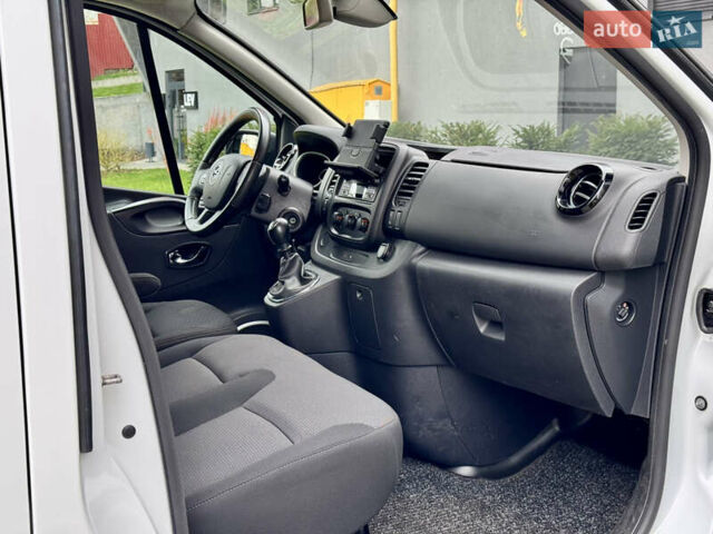 Белый Опель Виваро, объемом двигателя 1.6 л и пробегом 186 тыс. км за 15500 $, фото 26 на Automoto.ua