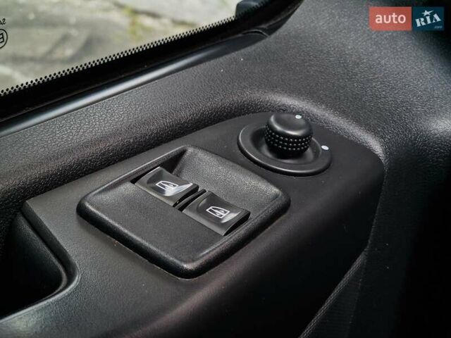 Белый Опель Виваро, объемом двигателя 1.6 л и пробегом 192 тыс. км за 14990 $, фото 51 на Automoto.ua