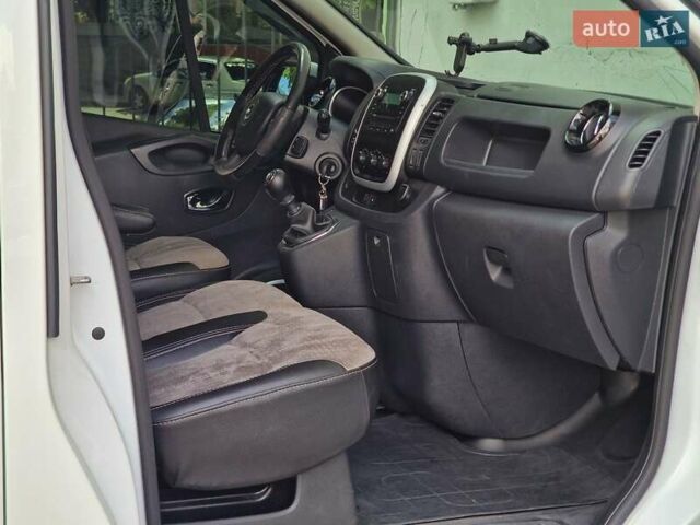 Белый Опель Виваро, объемом двигателя 1.6 л и пробегом 192 тыс. км за 14990 $, фото 40 на Automoto.ua